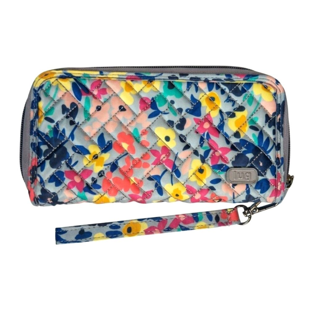 Lug Handspring RFID Quilted Wristlet Wallet Bouquet Blue Floral New Without Tags